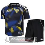 Away Maglia Calcio Set Completo Bambino Leeds United 2025 2026 Away Maglia Calcio Set Completo Bambino Leeds United 2025 2026